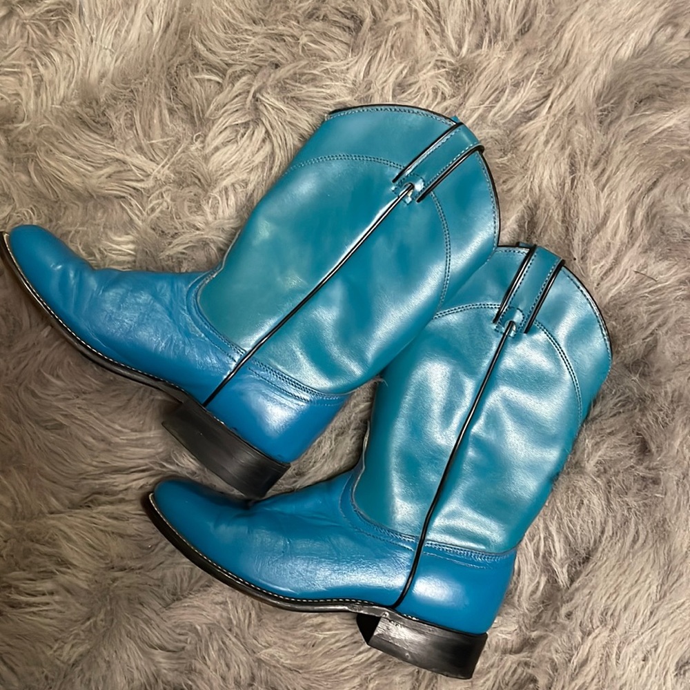 Beautiful Teal cowgirl boots